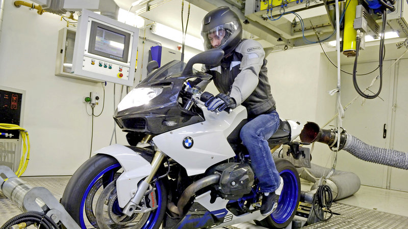 Die Motorradfabrik - Ein Superbike entsteht
