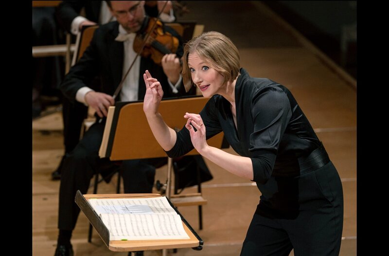 Joana Mallwitz dirigiert Mozart und Tschaikowsky