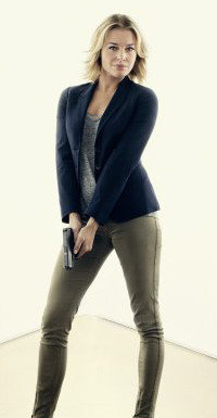 Rebecca Romijn wirft sich für ihre neue Rolle als Guardian Eve Baird in Pose