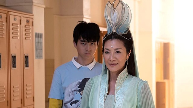 Wei-Chen (Jimmy Liu) und seine Fürsprecherin, Göttin Guanyin (Michelle Yeoh), in der Welt der Menschen ...