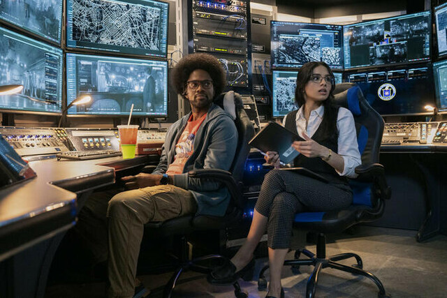 Kommandozentrale der Tech-Nerds: Barry (Milan Carter) und Tina (Aparna Brielle) hacken sich durch.