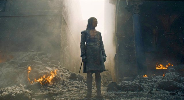 Arya (Maisie Williams) sieht das Ausmaß der Zerstörung