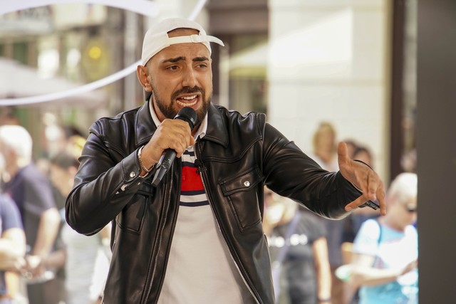 Bewerber Salji Zivoli beeindruckte die Jury mit einem selbstgeschriebenen Rap.