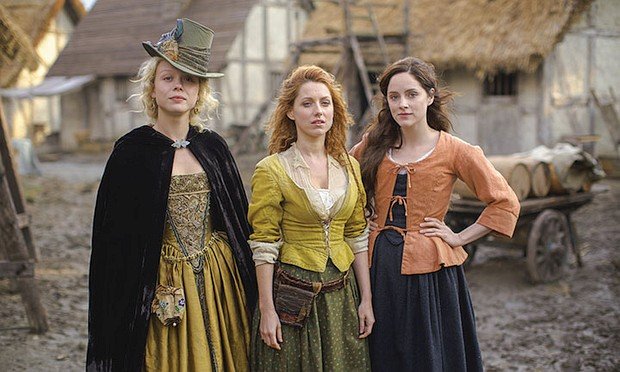 Jocelyn (Naomi Battrick), Verity (Niamh Walsh) und Alice (Sophie Rundle) sind unsanft auf dem Boden der Realität von "Jamestown" angekommen