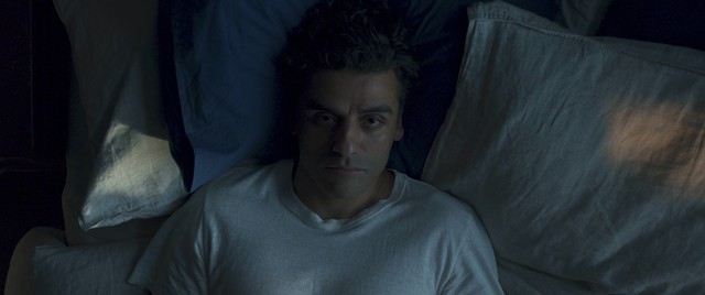 Ausgeschlafen sieht Steven (Oscar Isaac) nicht gerade aus.