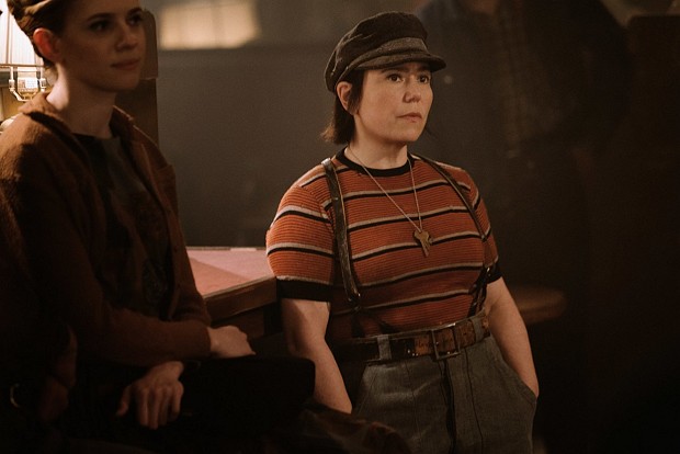 Alex Borstein als Susie Meyerson, die sich zu Midges Managerin aufschwingt - Borstein war schon in Serienpiloten der Gilmore Girls dabei