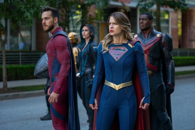 Supergirl (Melissa Benoist) und ihre Mitstreiter beim finalen Showdown in National City