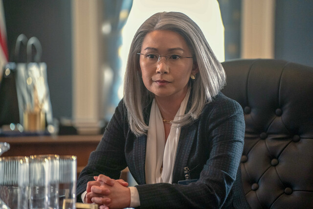 Stabschefin Diane Farr (Hong Chau) überschreitet Grenzen, um Bedrohungen für die US-Regierung zu bekämpfen.