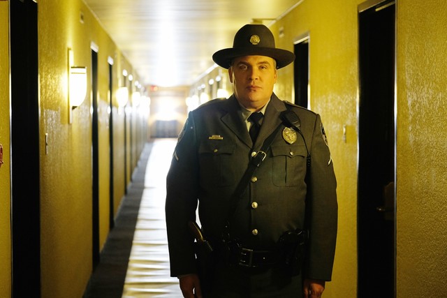 Vertritt seine eigene Auffassung von Recht und Ordnung: Officer Lasky (Glenn Fleshler)