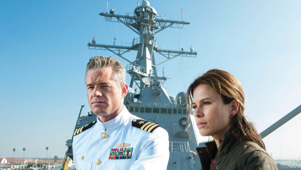 Commander Tom Chandler (Eric Dane) und Dr. Rachel Scott (Rhona Mitra) auf der "USS Nathan James".