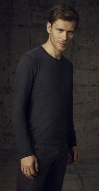 Niklaus 'Klaus' Mikaelson (Joseph Morgan) ist ein Hybrid aus Vampir und Werwolf.