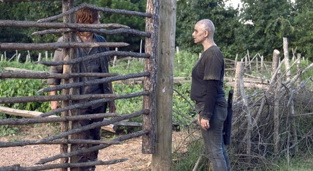 Daryl (Norman Reedus) verhandelt mit Alpha (Samantha Morton).
