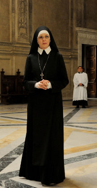 Diane Keaton verkörpert die weise Nonne Sister Mary