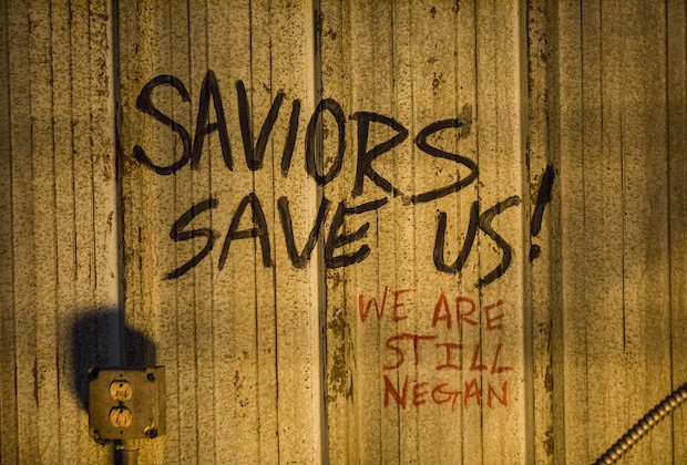 Nicht alle Saviors scheinen froh über Negans Gefangenschaft zu sein
