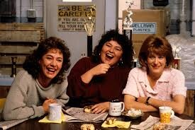 (v. l. n. r.) Laurie Metcalf, Roseanne Barr und Natalie West in den Anfangstagen von "Roseanne"