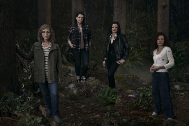 Psychisch kommen sie auch als Erwachsene nicht aus dem Wald heraus: Misty (Christina Ricci), Shauna (Melanie Lyskey), Natalie (Juliette Lewis) und Taissa (Tawny Cypress)