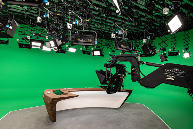 Das ZDF-Nachrichtenstudio wurde technisch runderneuert, mit neuem Moderationstisch und neuen Kameras