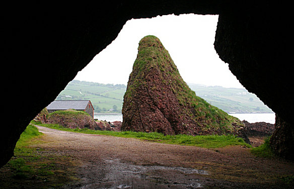 Aussicht von den Cushendun-Höhlen aus