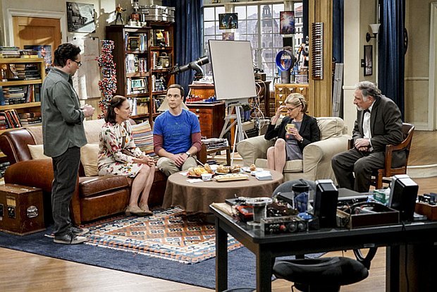 Die Vorgeschichte zwischen Mary und Arthur sorgt für ein unangenehmes Aufeinandertreffen der Eltern der Mitbewohner Sheldon und Leonard